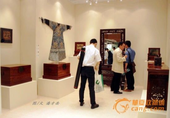 佳士得2013拍品之革丝金龙纹吉服袍品鉴